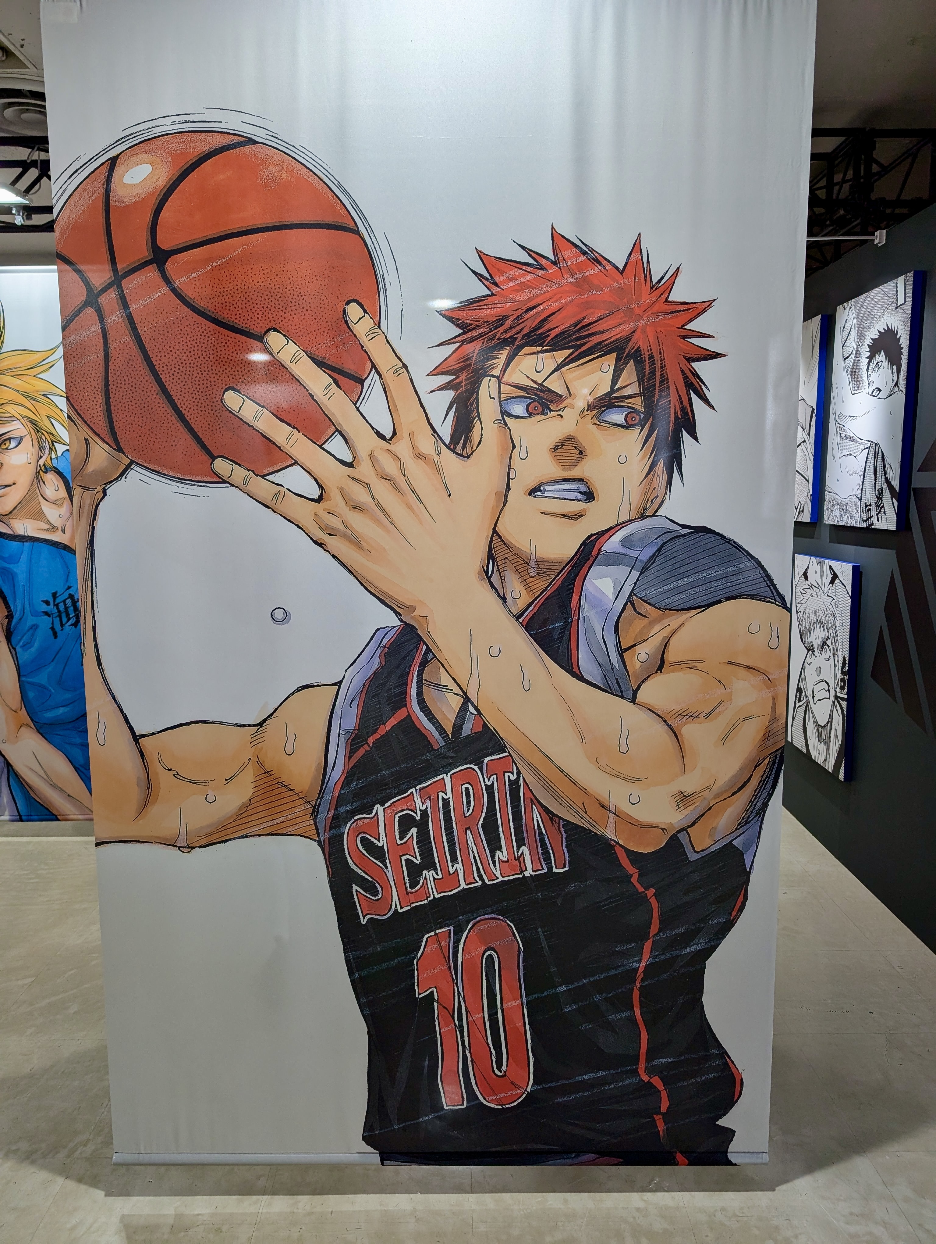 メインキャラクターたちの垂れ幕